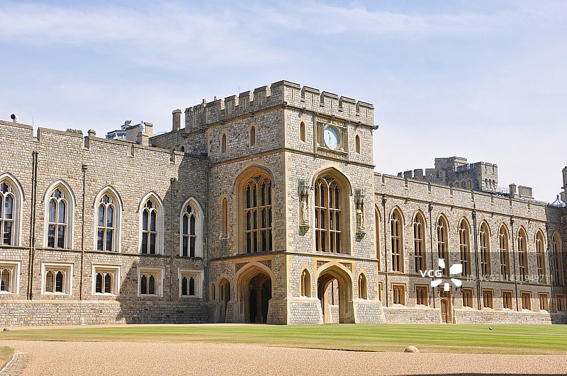 温莎城堡历史建筑仰天俯视图片素材