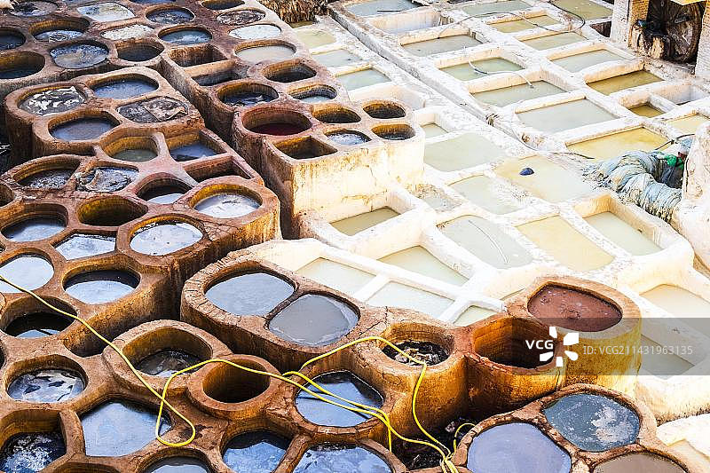 摩洛哥菲斯阳光明媚的著名皮革厂图片素材