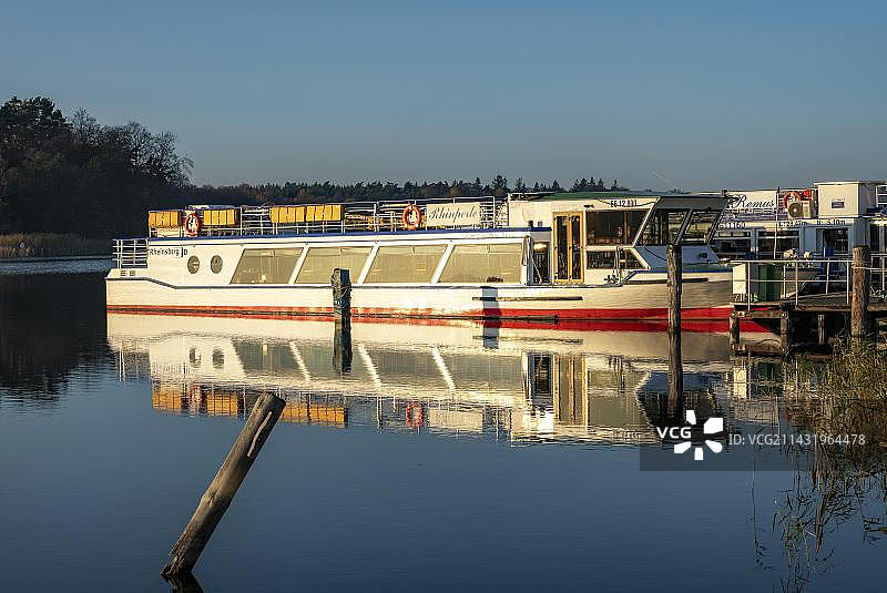 德国格里内里克湖船只停泊点图片素材