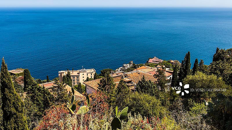 陶尔米纳：蒙特陶罗山坡上的岩石露台图片素材