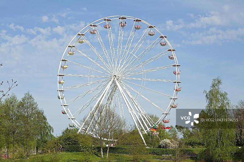 德国下萨克森州霍登哈根塞伦盖蒂公园动物园和休闲公园的摩天轮图片素材