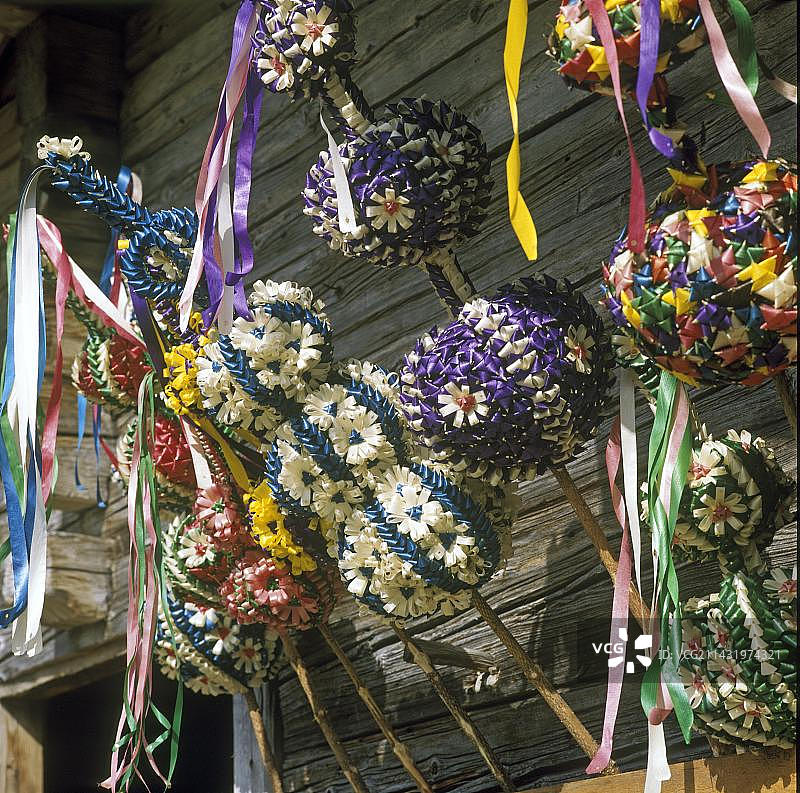 装饰动物的Fuikln,牲畜从高山夏季牧场返回,Moosenalm,Lattengebirge山脉,贝希特斯加登山脉,上巴伐利亚,巴伐利亚,德国,欧洲图片素材
