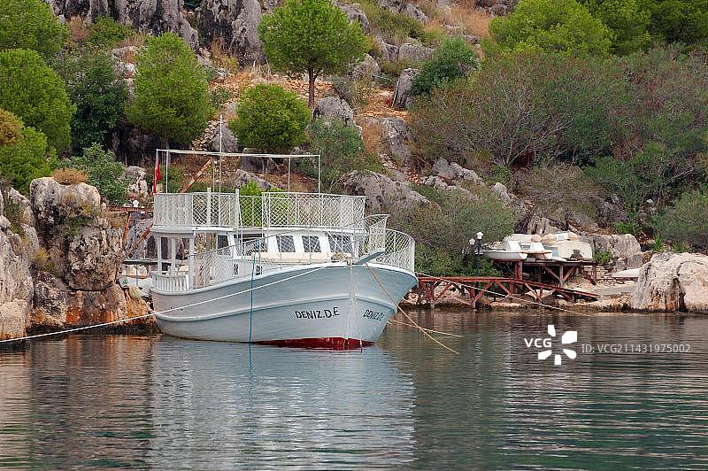 停靠在土耳其卡斯海岸的游艇图片素材