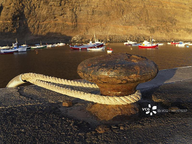 瓦列格兰雷渔港的系缆柱，戈梅拉岛，加那利群岛，西班牙图片素材
