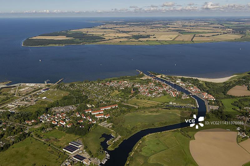德国格赖夫斯瓦尔德湾：佩内河入海口鸟瞰图片素材