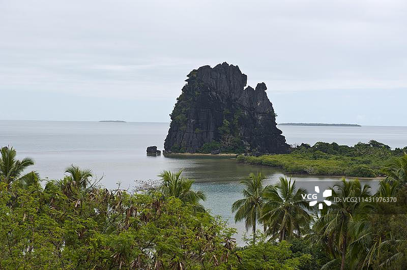 法国新喀里多尼亚昂吉恩附近的悬崖图片素材