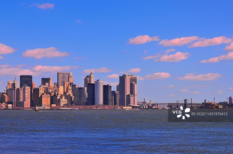 清晨从自由岛远眺纽约市天际线，美国图片素材