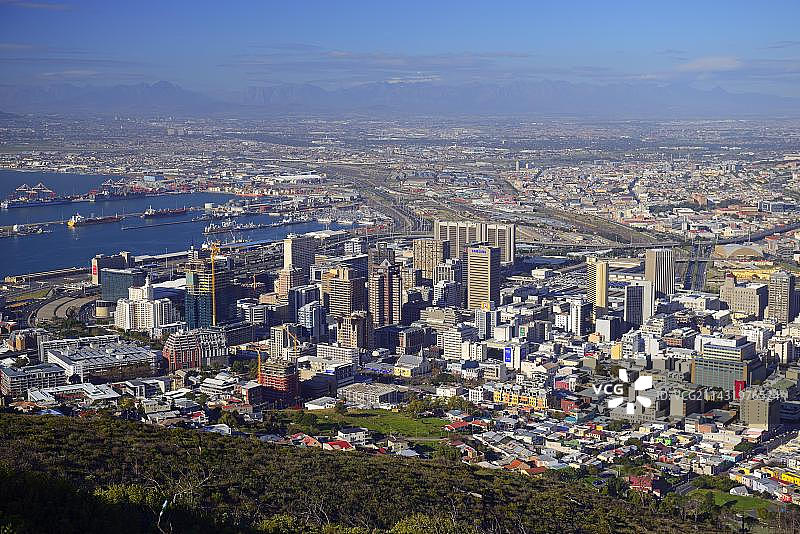 从信号山俯瞰南非开普敦市中心图片素材