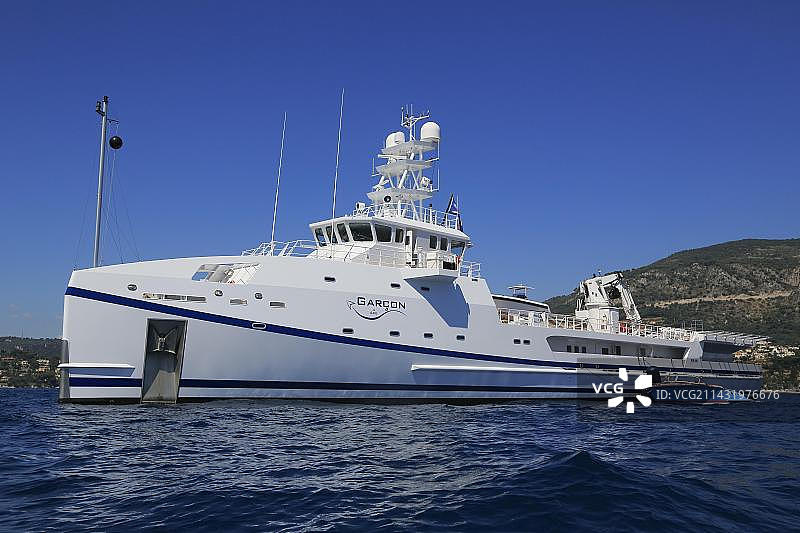 达门海斧供应船Garcon 4 Ace，Ace机动游艇的供应船，法国博利厄图片素材