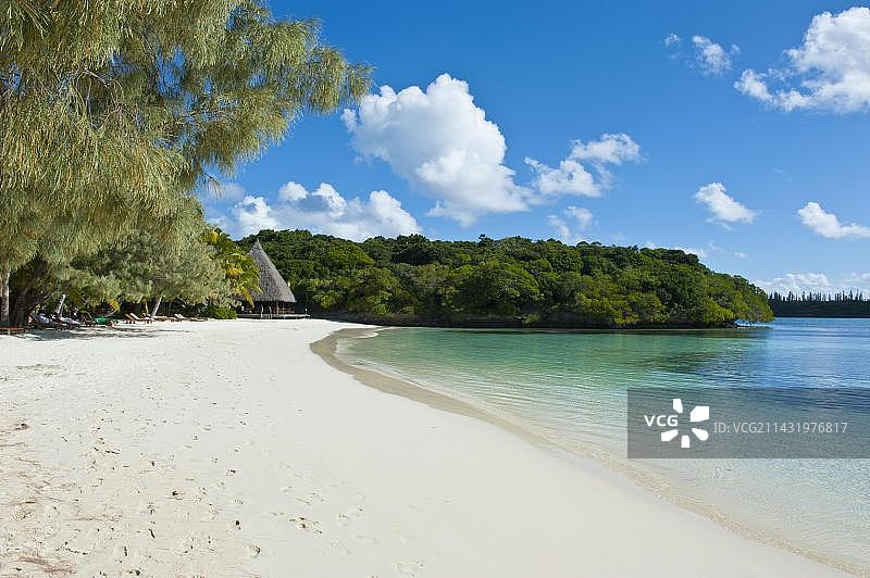 法属新喀里多尼亚松岛卡努梅拉湾的白色沙滩图片素材