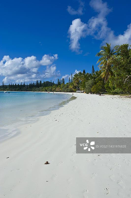 法属新喀里多尼亚松岛卡努梅拉湾的白色沙滩图片素材