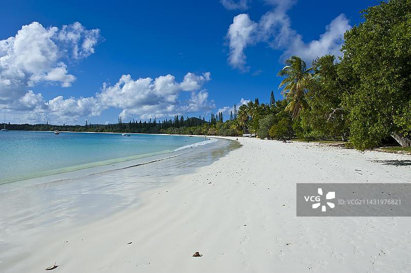 法属新喀里多尼亚松岛卡努梅拉湾的白色沙滩图片素材