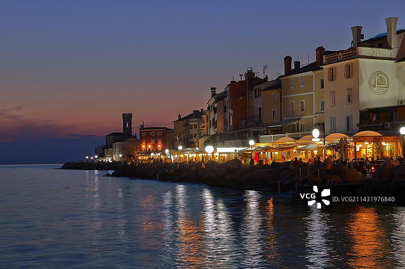 黄昏时分的港口，皮兰，斯洛文尼亚沿海地区，欧洲图片素材