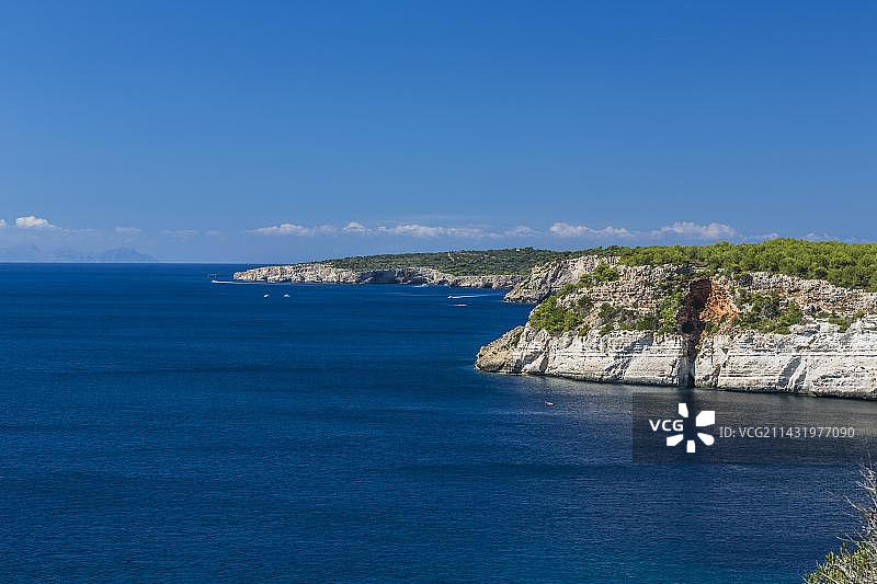 西班牙巴利阿里群岛梅诺卡岛卡拉加尔达纳附近莱万特角瞭望点的海岸线图片素材