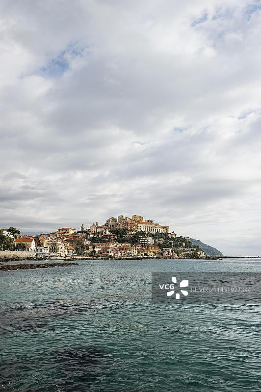 意大利利古里亚因佩里亚省的毛里齐奥港风光图片素材