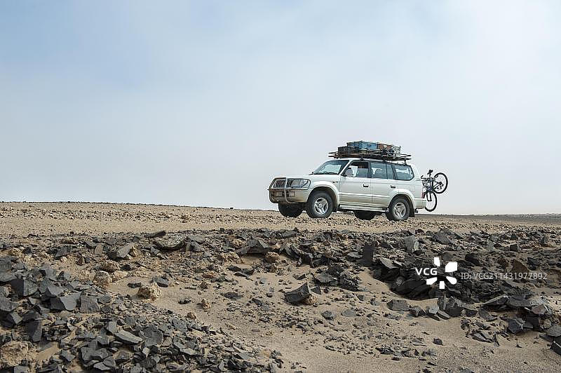 非洲纳米比亚霍马斯地区骷髅海岸国家公园的四驱车图片素材