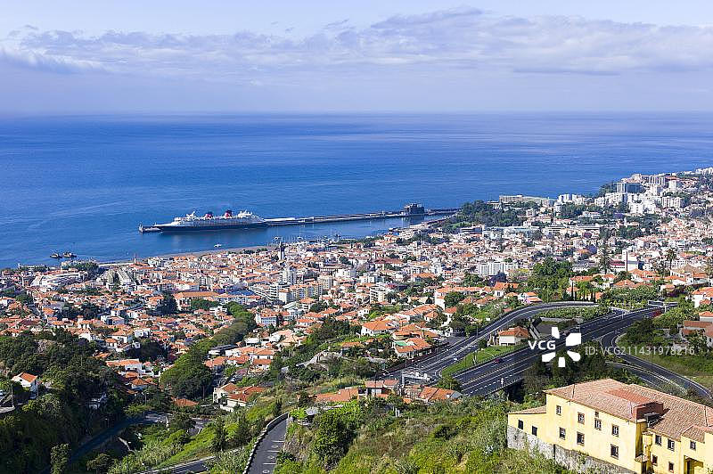 丰沙尔镇景色，后面是港口，马德拉，葡萄牙，欧洲图片素材