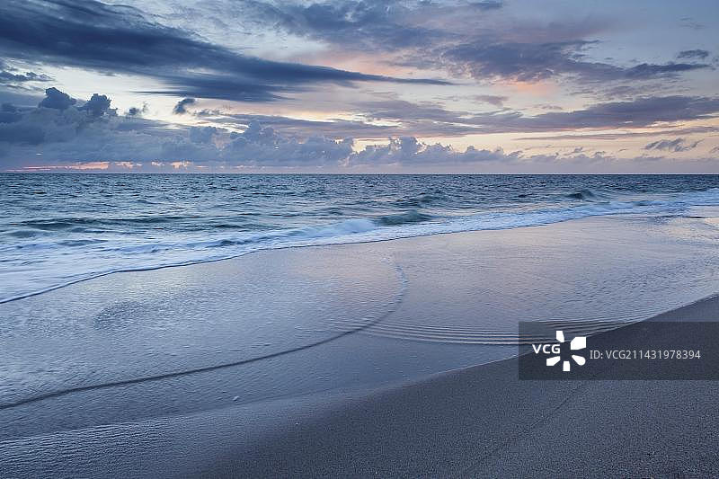 德国石勒苏益格-荷尔斯泰因州叙尔特岛坎彭海滩的黄昏图片素材