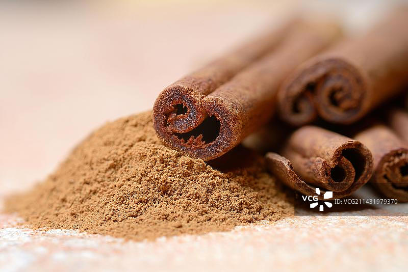 肉桂棒和肉桂粉图片素材