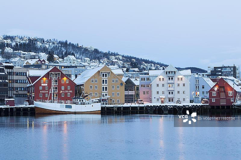 挪威特罗姆瑟港口的房屋图片素材