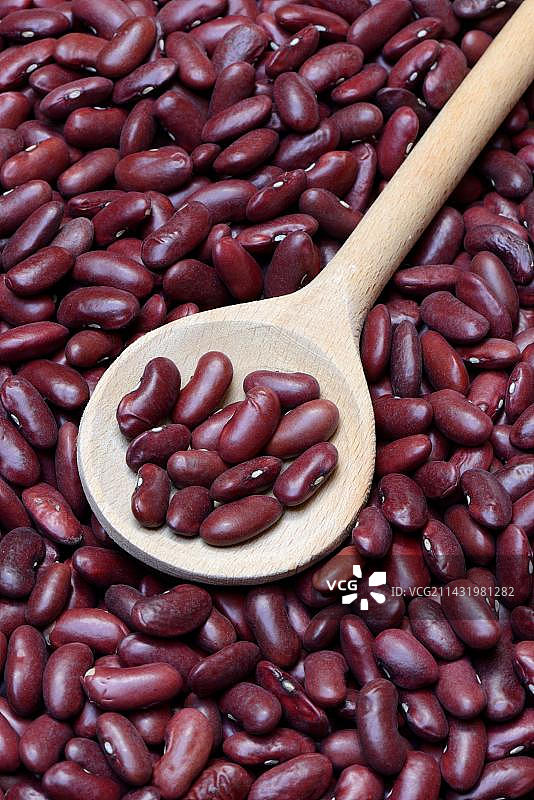烹饪勺中的红豆、芸豆图片素材