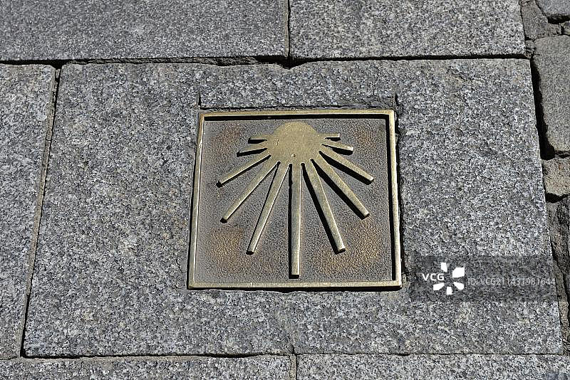 西班牙萨拉曼卡朝圣之路扇贝青铜牌匾图片素材