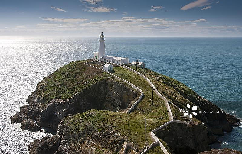 英国威尔士安格尔西岛南堆栈灯塔和海岸线景观图片素材