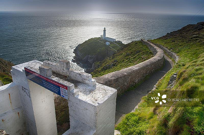 英国威尔士霍利黑德南堆灯塔海岸线景色图片素材