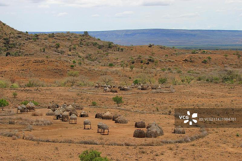 苏丹非洲尼亚尼亚戈乔尔带荆棘灌木围栏的托波萨村庄图片素材