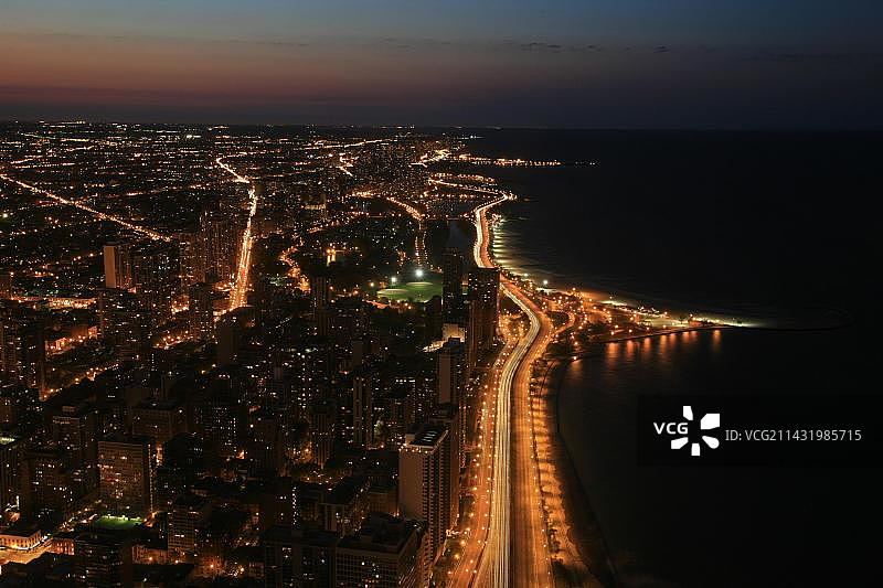 美国伊利诺伊州芝加哥湖滨大道北大道海滩的河岸街图片素材