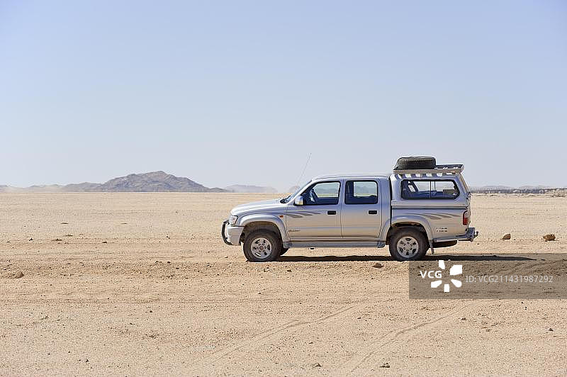 非洲纳米比亚纳米布-诺克卢夫国家公园的越野车图片素材