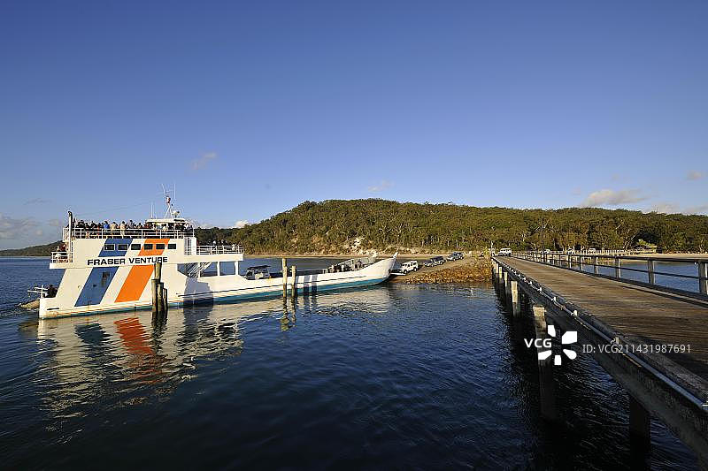 金翠鸟湾汽车渡轮，位于澳大利亚弗雷泽岛图片素材
