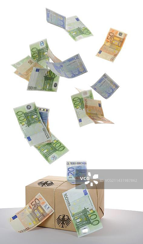 下钞票雨，刺激计划、减税的象征性图像图片素材