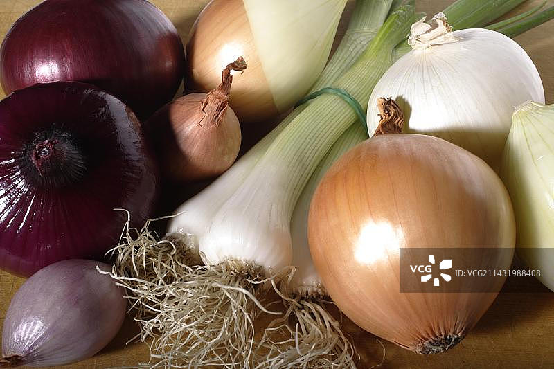 红洋葱(Allium cepa)、白洋葱(Allium cepa)、葱(Allium fistulosum)、小洋葱图片素材