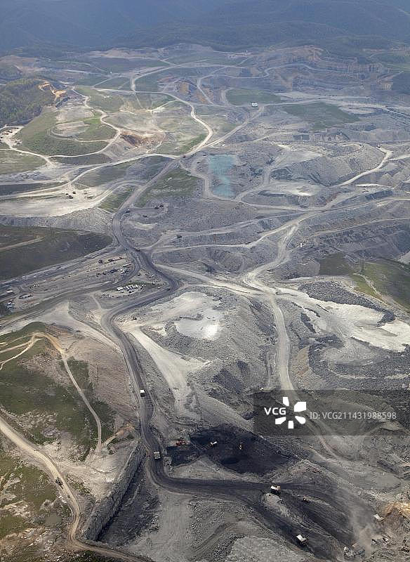 北美西弗吉尼亚州怀茨维尔山顶移除式采煤作业区航拍图片素材