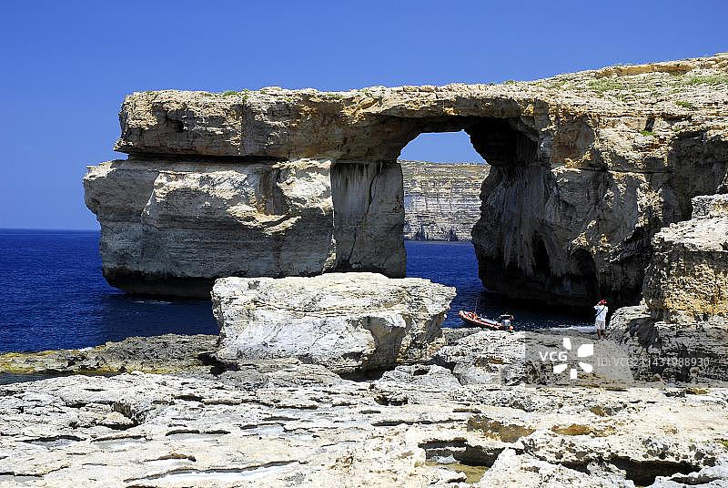 马耳他戈佐岛的岩石海岸图片素材