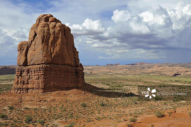 美国犹他州拱门国家公园炮塔拱门岩石构造图片素材