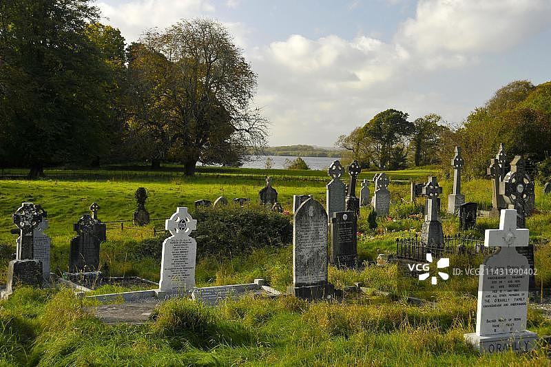 爱尔兰凯里郡基拉尼国家公园莫克罗斯修道院墓地图片素材