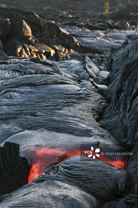 基拉韦厄火山盾状火山熔岩流向大海（美国夏威夷火山国家公园）图片素材