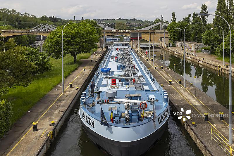 德国斯图加特内卡河上的GANDA号燃气货船图片素材