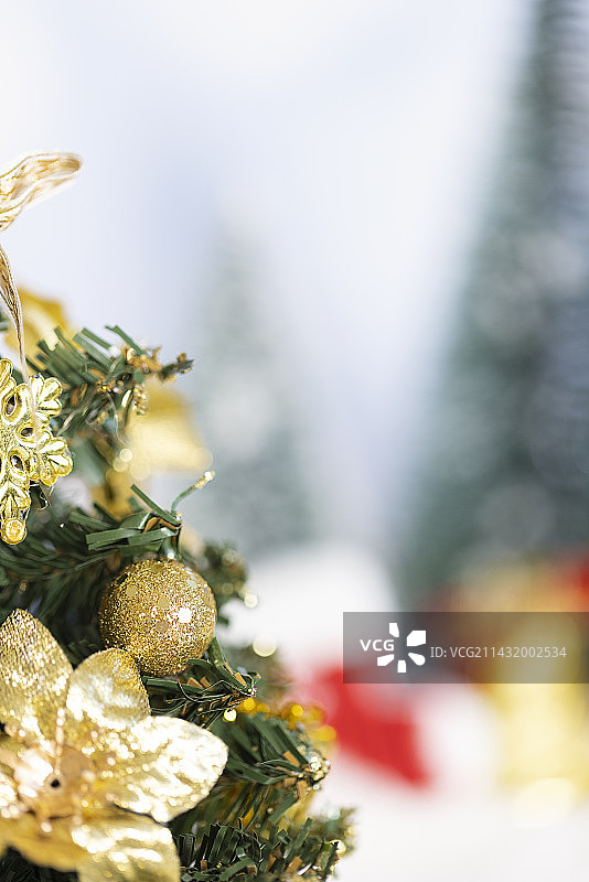 圣诞树金色装饰圣诞节图片图片素材