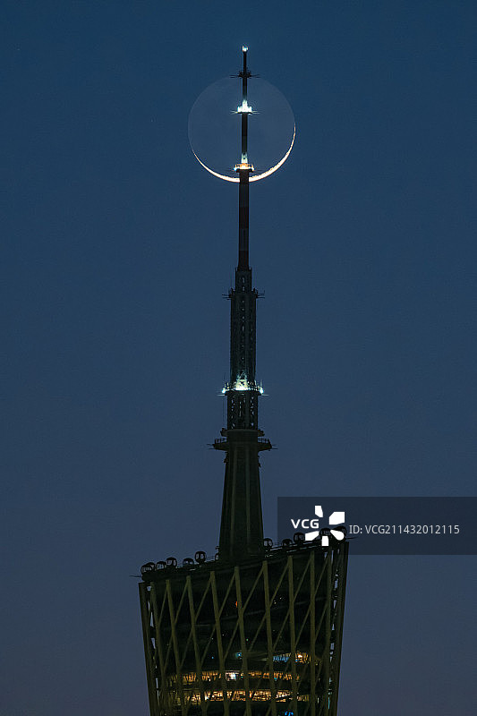 广州塔和弯月图片素材
