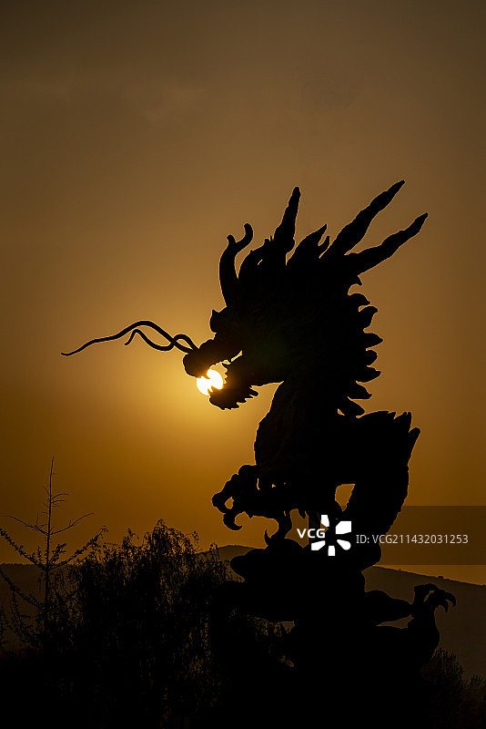 苍龙戏珠图片素材