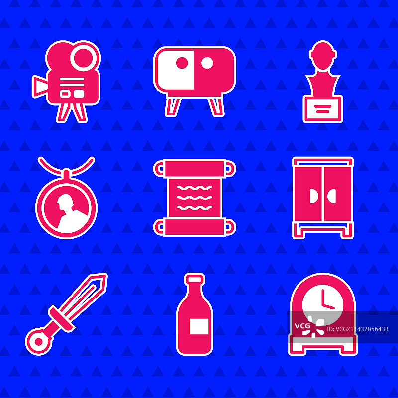 纸莎草卷轴、葡萄酒瓶、古董时钟套装图片素材