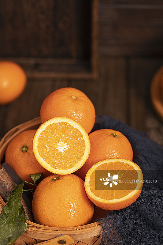 切开的橙子海报摄影图图片素材