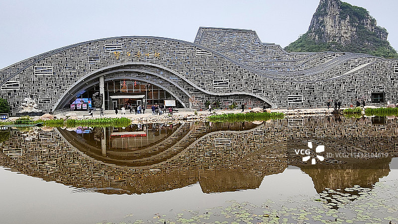 广西柳州市河东新区马鹿山奇石博览园，柳州奇石馆图片素材