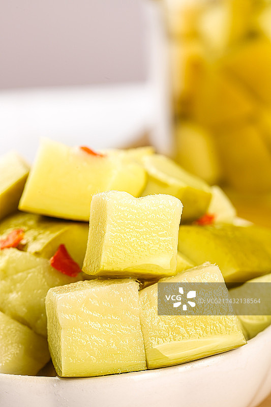 浅底上的酸芒果图片素材