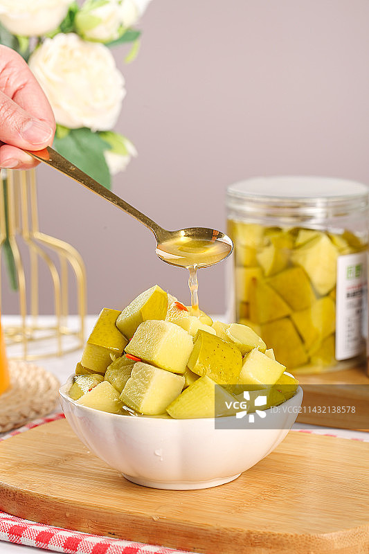 浅底上的酸芒果图片素材