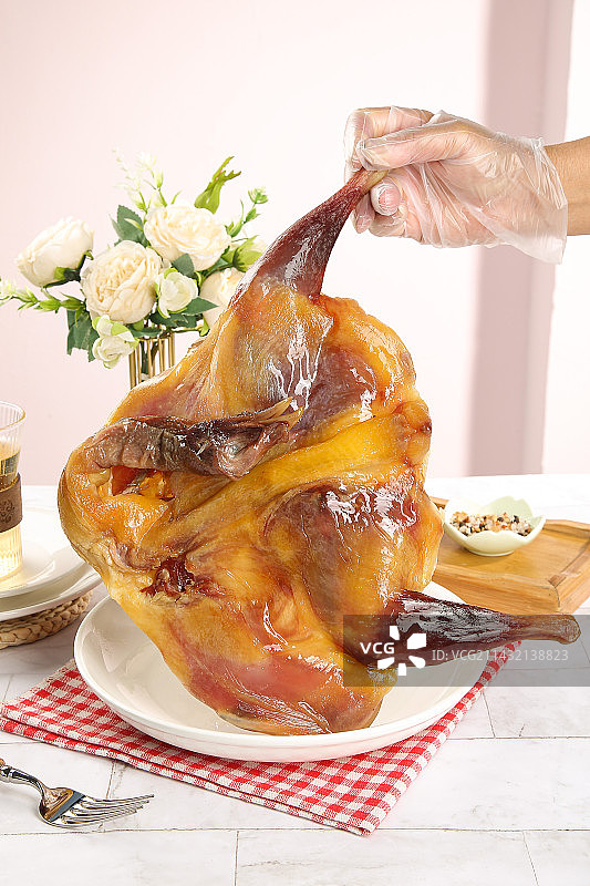 浅底上的风干鸡图片素材