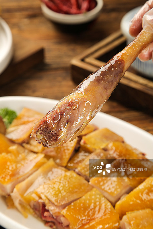 深底上的风干鸡图片素材